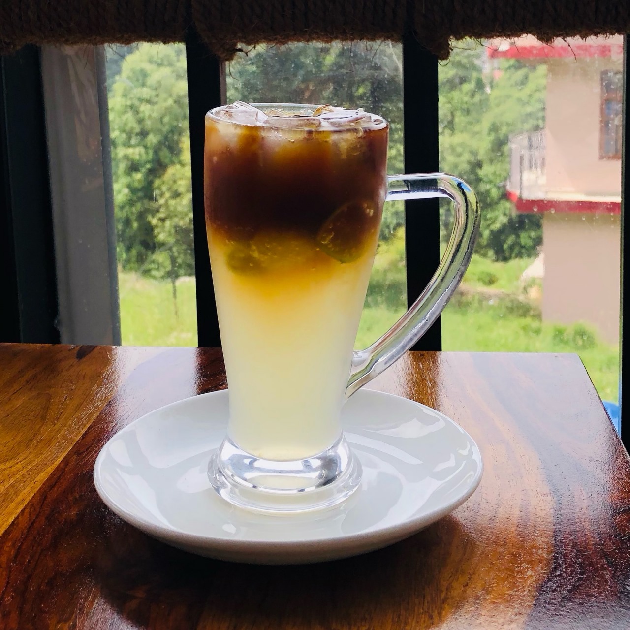 Iced latte with layered milk